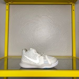 Nike Kyrie 3 TD Ivory White Shoes Kids 6C NEW